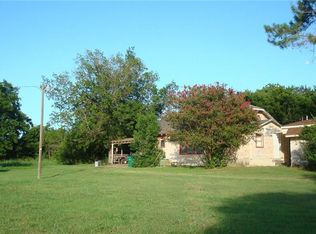 704 N 2nd St, Rosebud, TX 76570