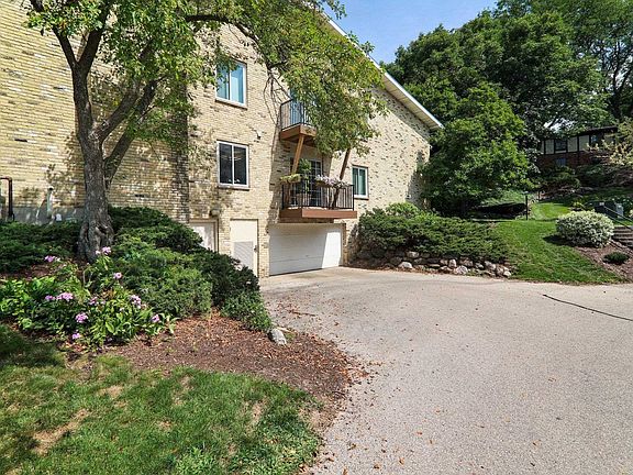 3rd image of 33 Golf Course Rd Unit D