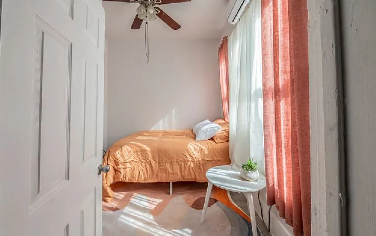 302 E Cevallos St #1 — Photo 8