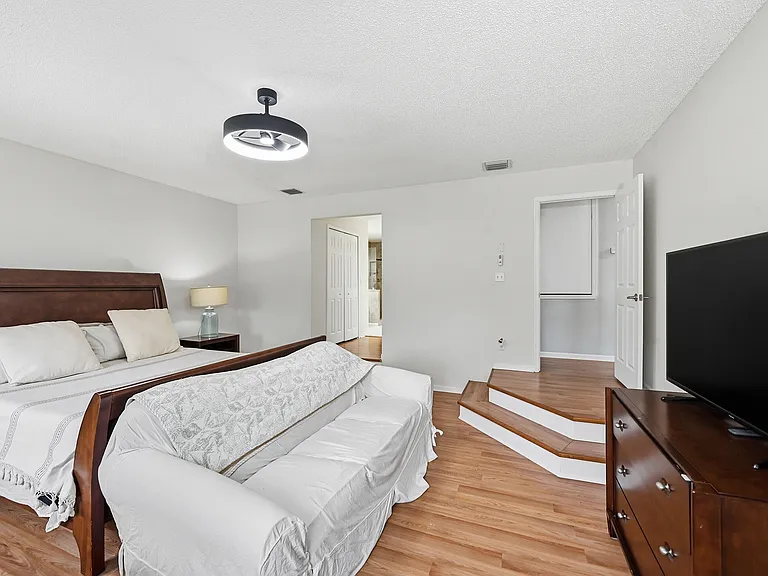 15073 Oak Chase Ct — Photo 27