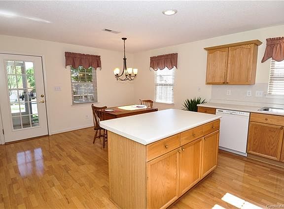 5th image of 104 Keswick Ln