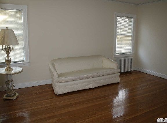 5th image of 1079 Mosefan St
