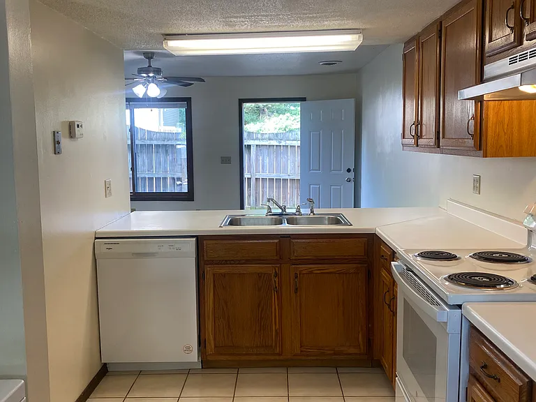 747 E Park St #A — Photo 5