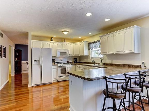 4th image of 2625 Ashgrove Ct