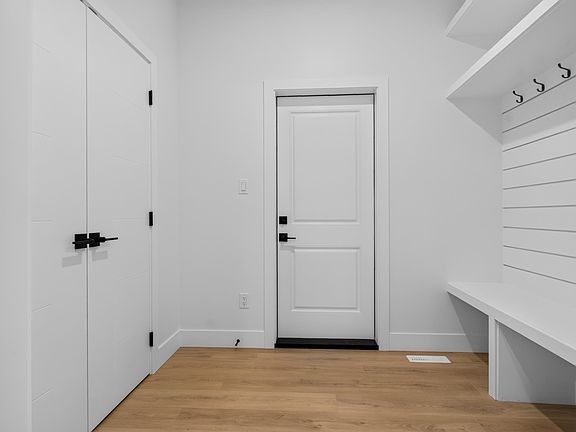 3rd image of 318 Elliott Wynd