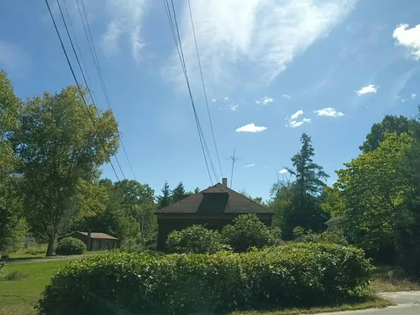98 Railroad Ave, Epping, NH 03042
