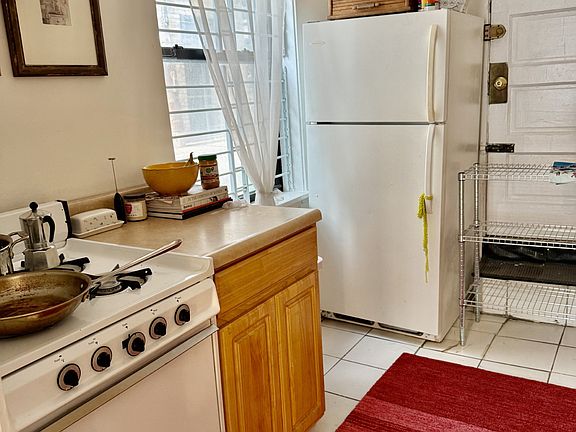 5th image of 3163 N Hudson Ave APT Jb