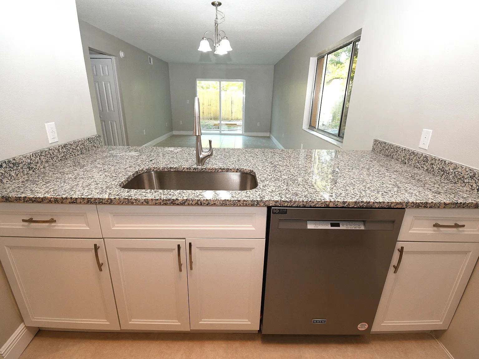 2 bed, 901 sqft, $1,550 — Photo 3