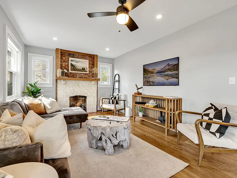 335 Dupont Ave — Photo 9