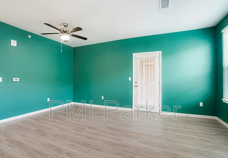 9185 Wilde Ln #302 — Photo 10