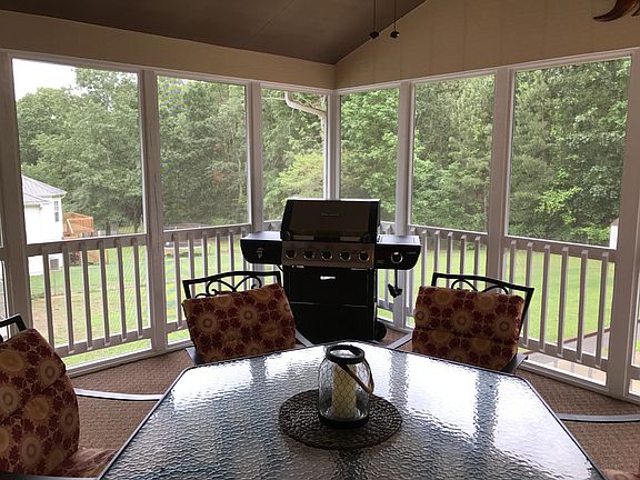Screened porch 
