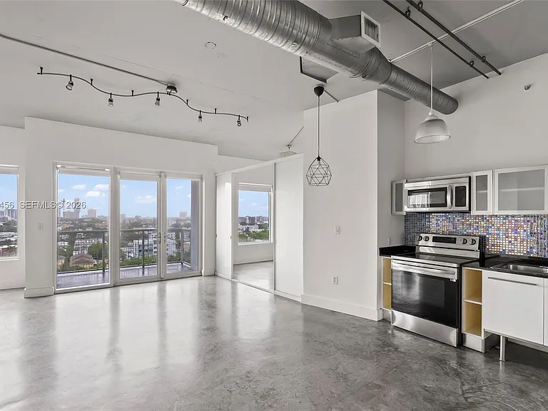 10 SW South River Dr #1006 — Photo 3