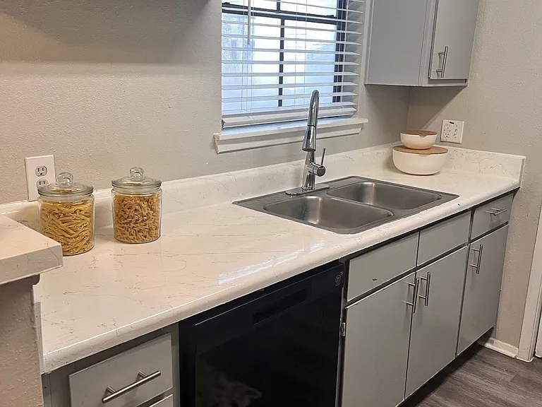 Porterwood Apartments — Photo 15