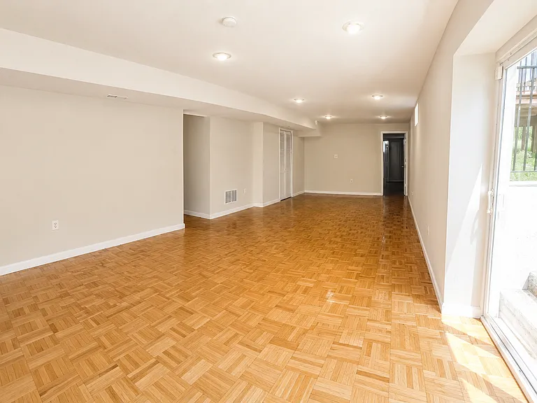 29 Palace Ln — Photo 13