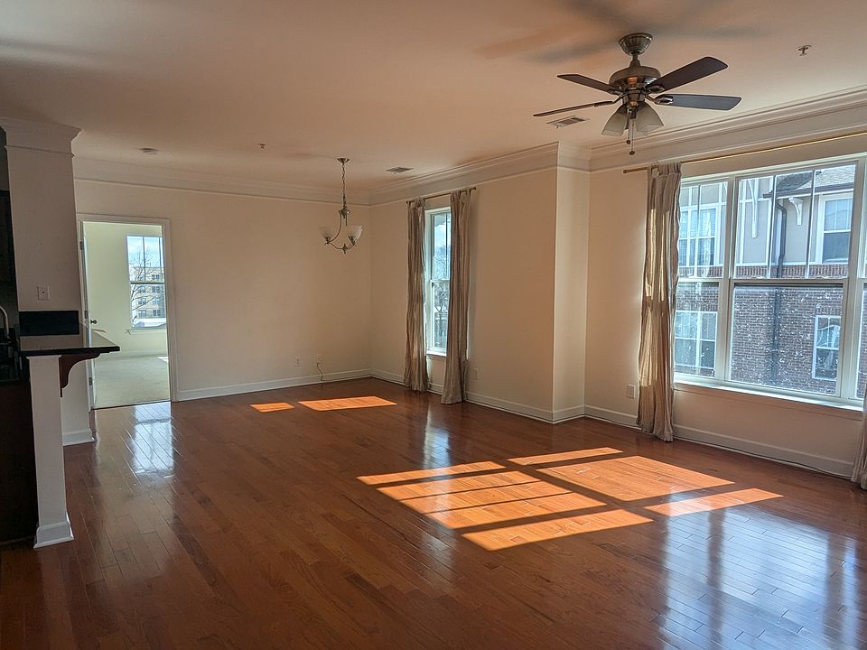 Spacious high-ceiling open-concept Livingroom, Dining and Kitchen