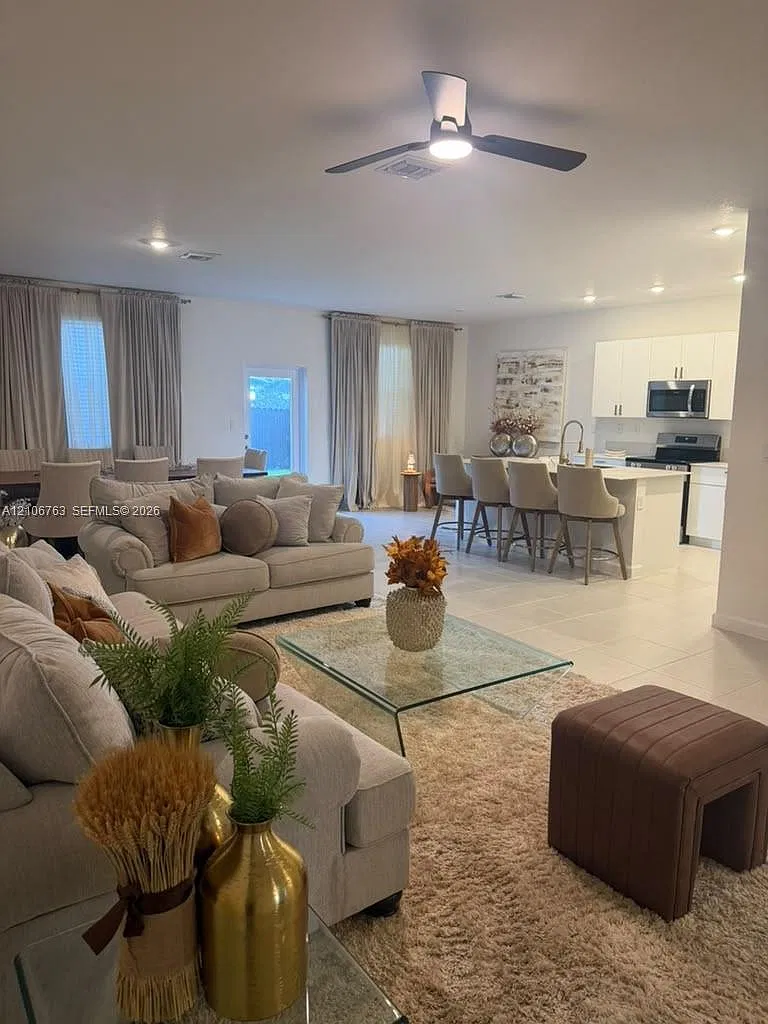 5 bed, 3.5 bath, 1849 sqft, $5,200 — Photo 3