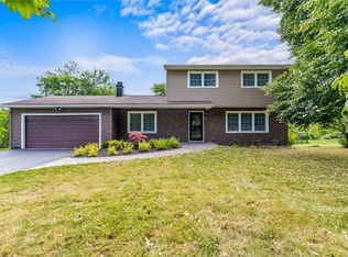 10 Matthew Dr, Fairport, NY 14450