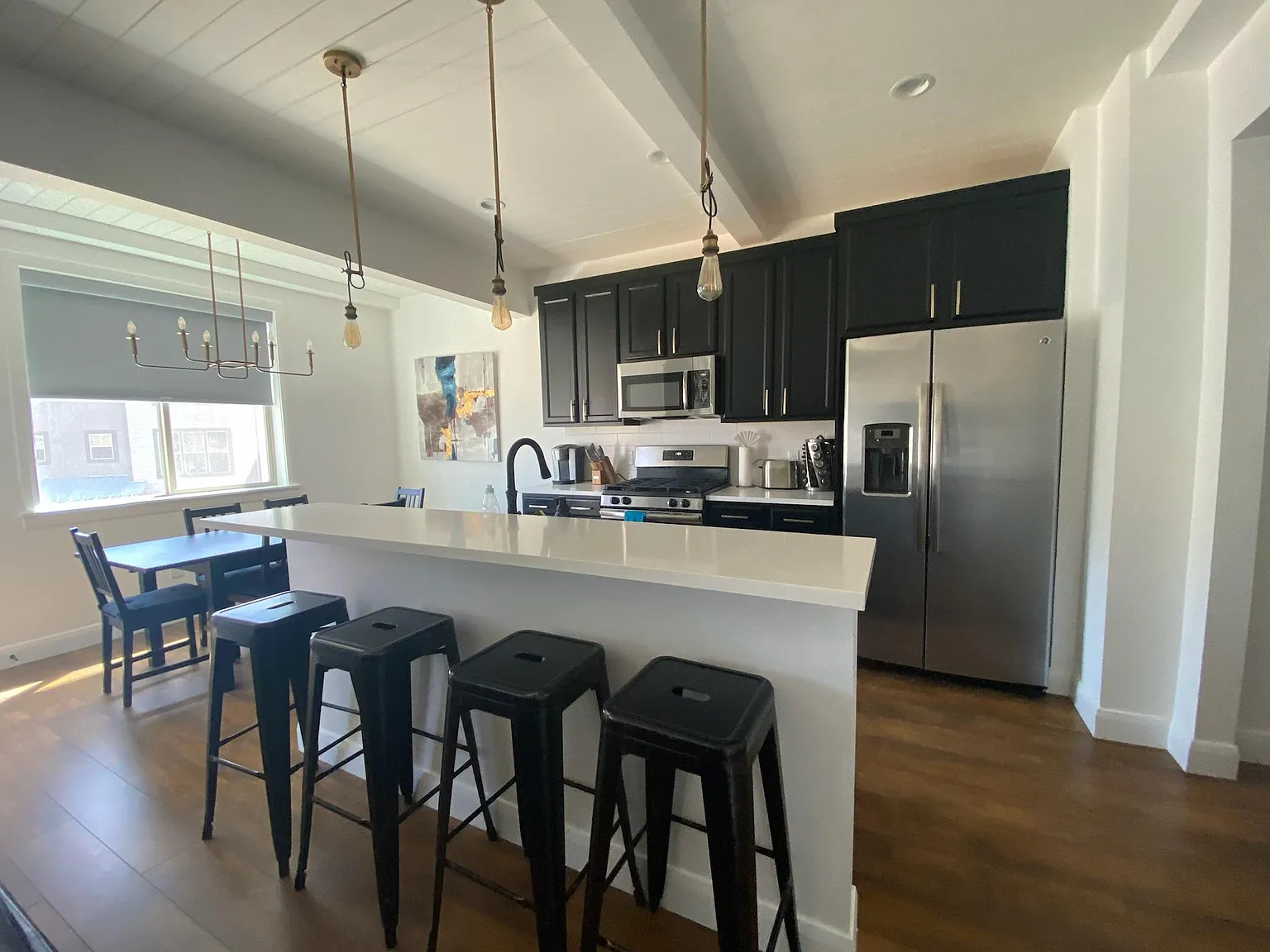 3 bed, 2.5 bath, 1760 sqft, $3,800 — Photo 3