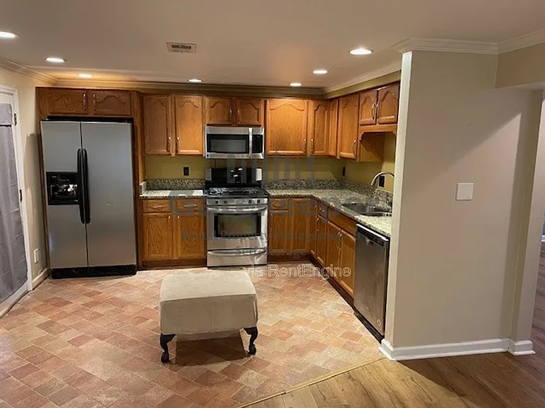 102 Cypress Ct — Photo 3