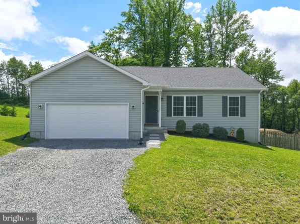 141 Hampshire House Dr, Yellow Spring, WV 26865