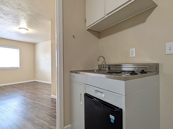 3rd image of 307 Main St APT 7
