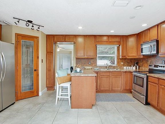 4th image of 1415 Pinehurst Pl