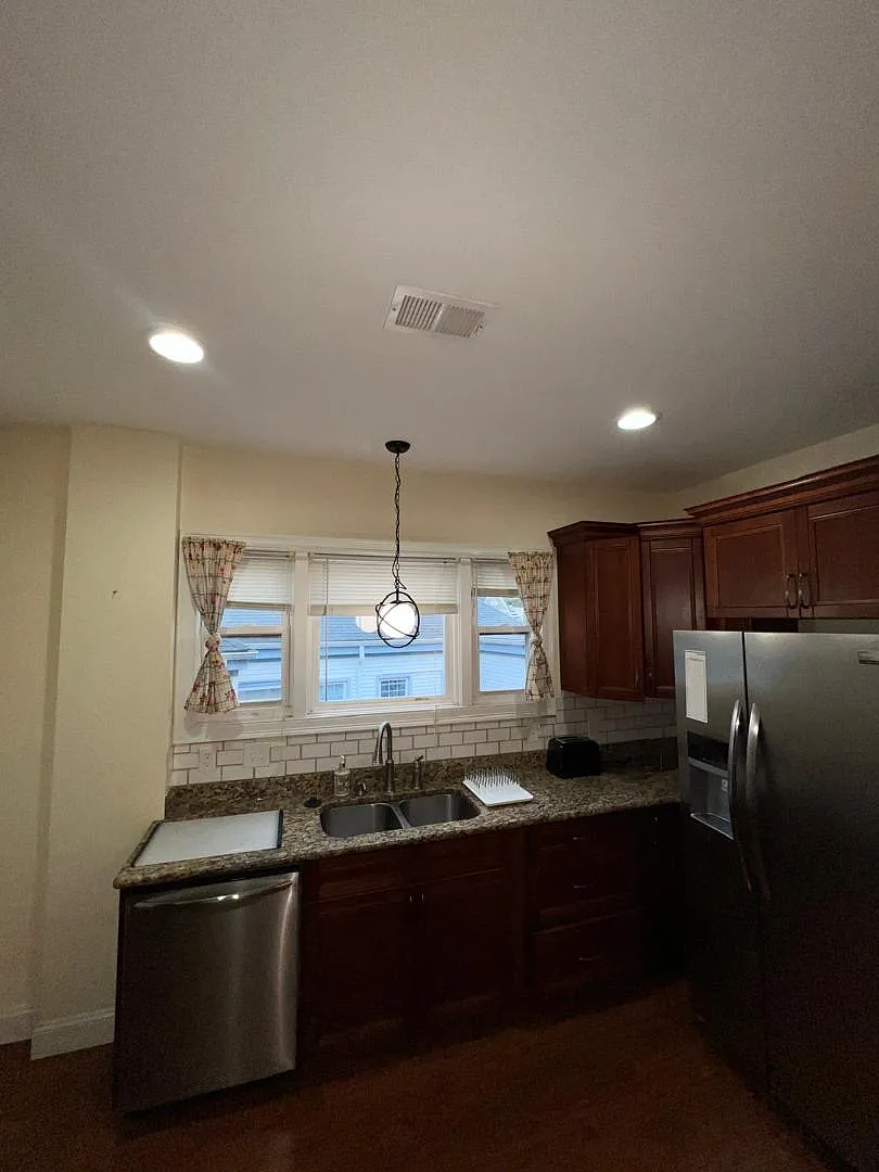 3 bed, 9999 sqft, $3,800 — Photo 4