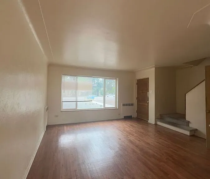 1460 N Ivanhoe St — Photo 2