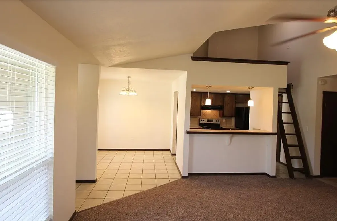 2 bed, 1.5 bath, 1125 sqft, $1,000 — Photo 2