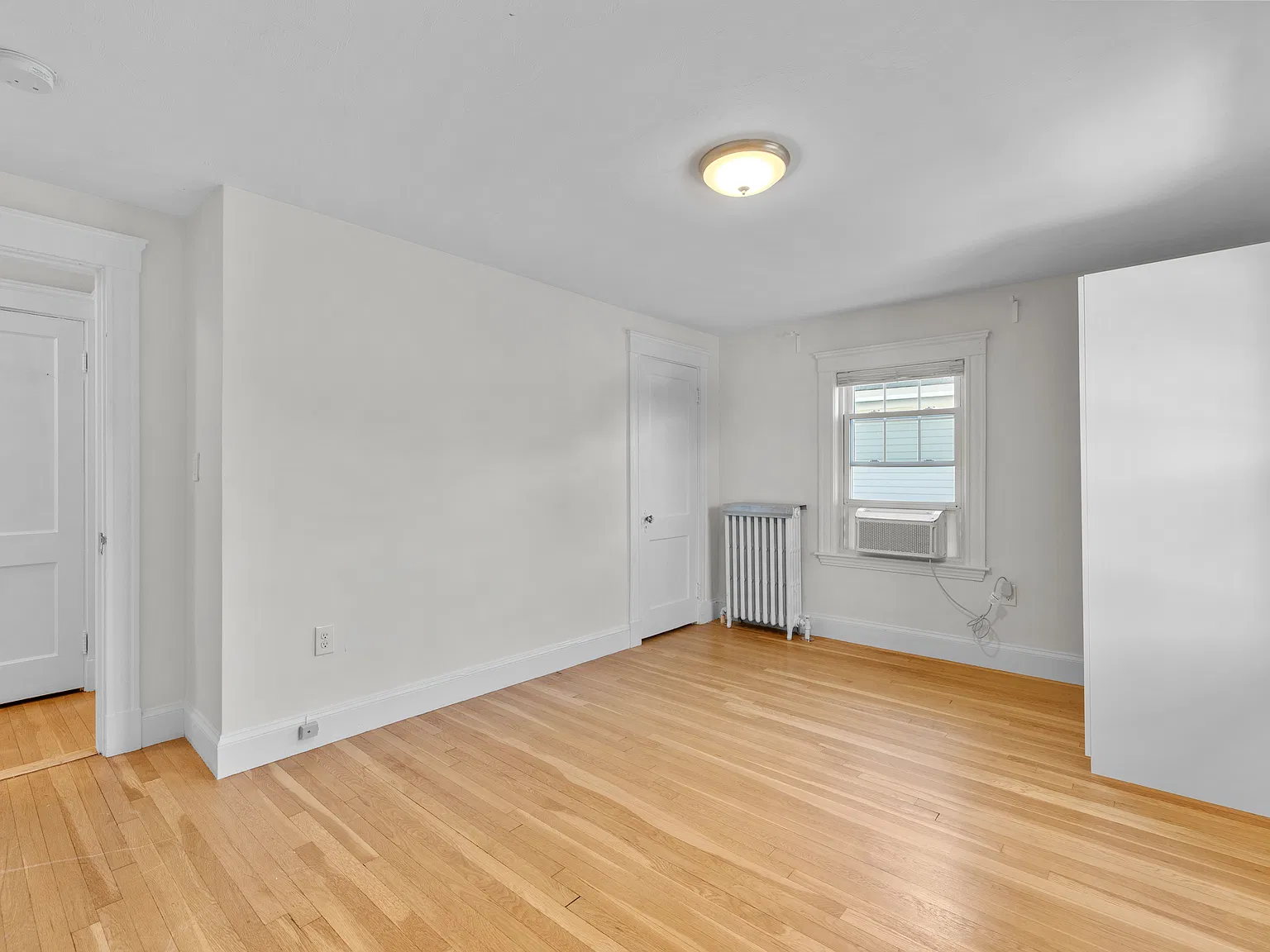 2 bed, 975 sqft, $3,000 — Photo 2