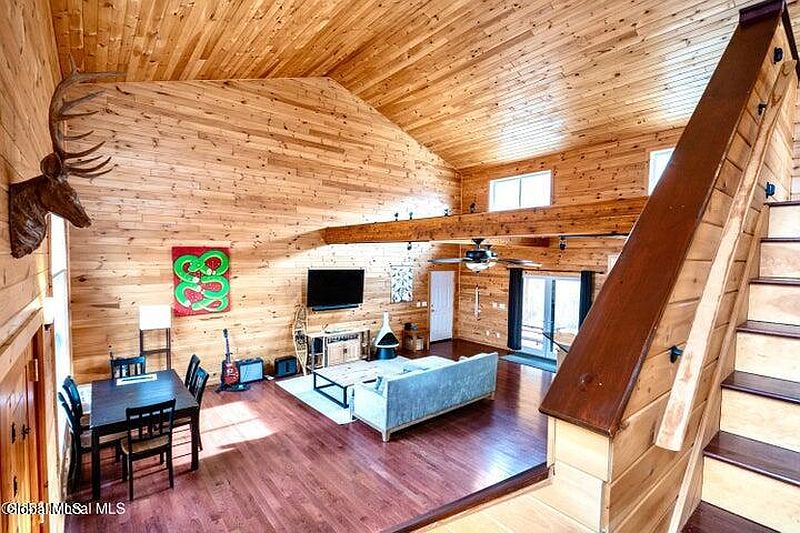 2nd image of 2158 Coach Road
