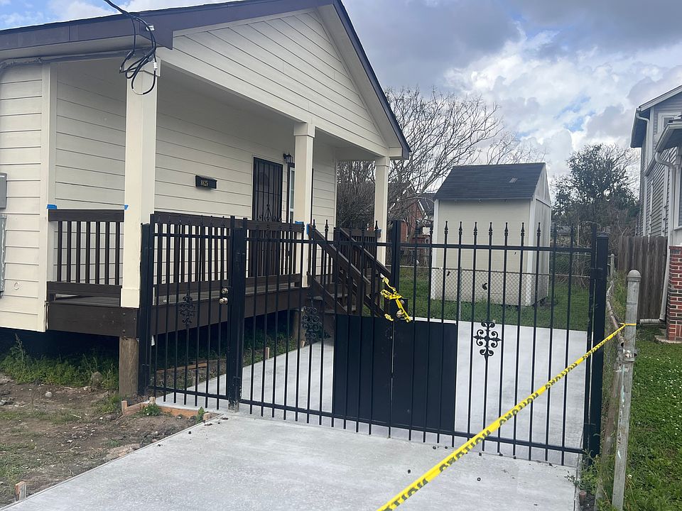 1st image of 8825 Pear St