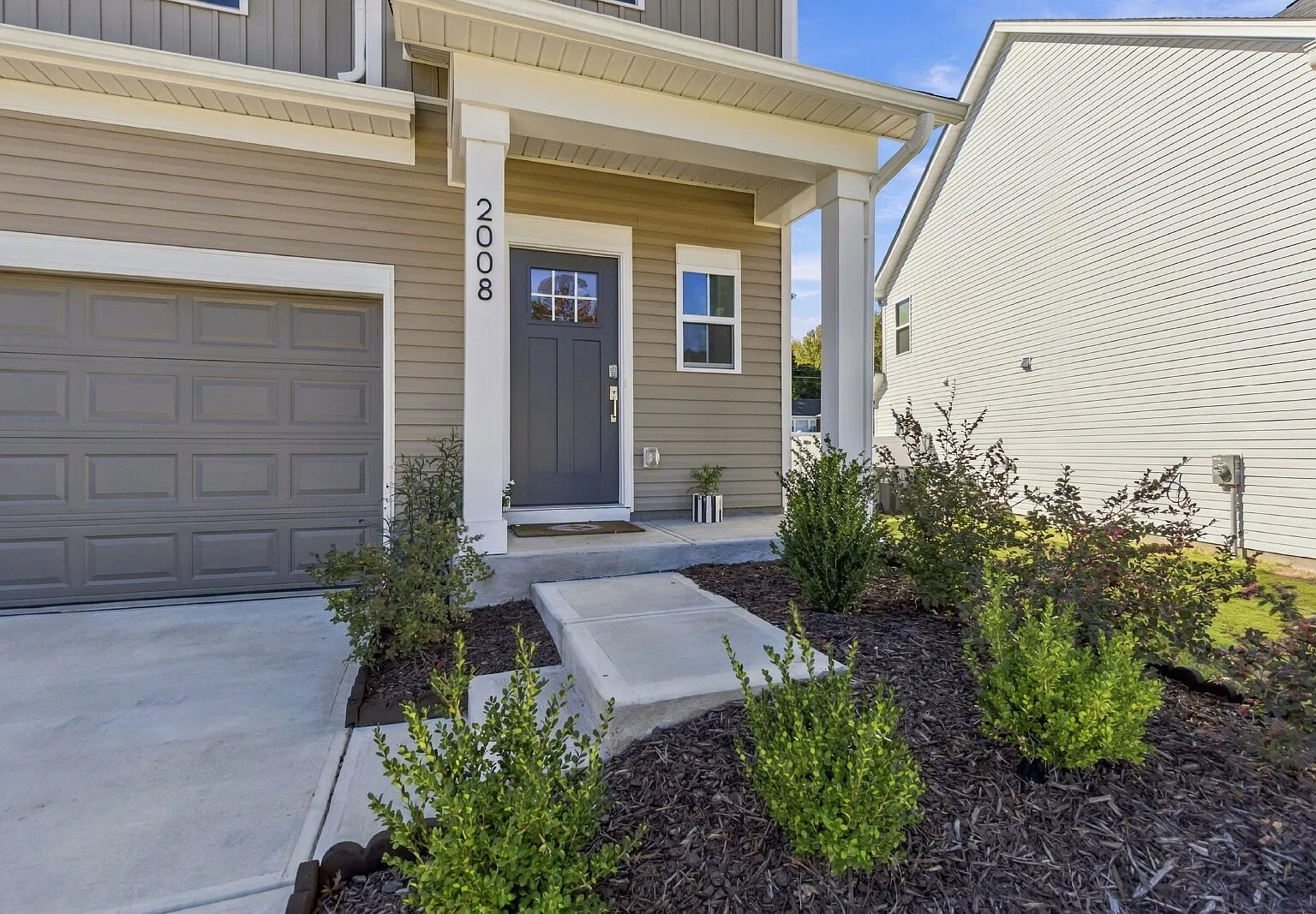 3 bed, 3.5 bath, 1564 sqft, $2,500 — Photo 3