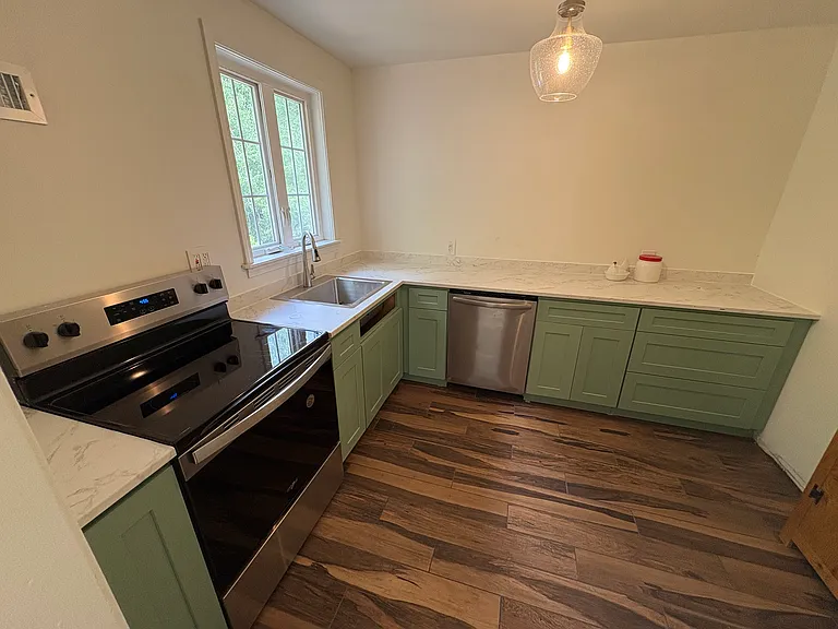 600 Wheelers Farm Rd — Photo 4