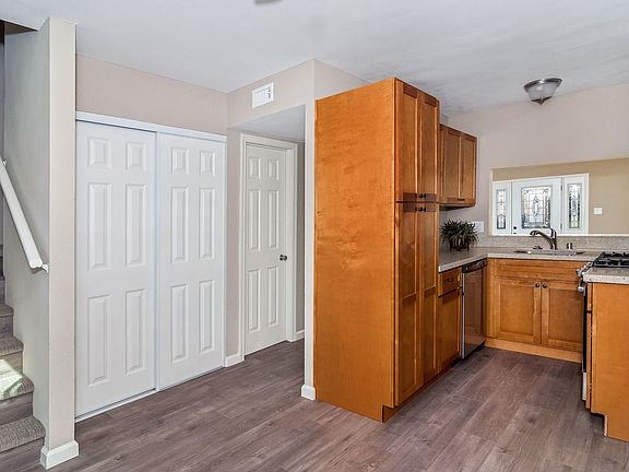 5th image of 450 Colorado Ave APT B