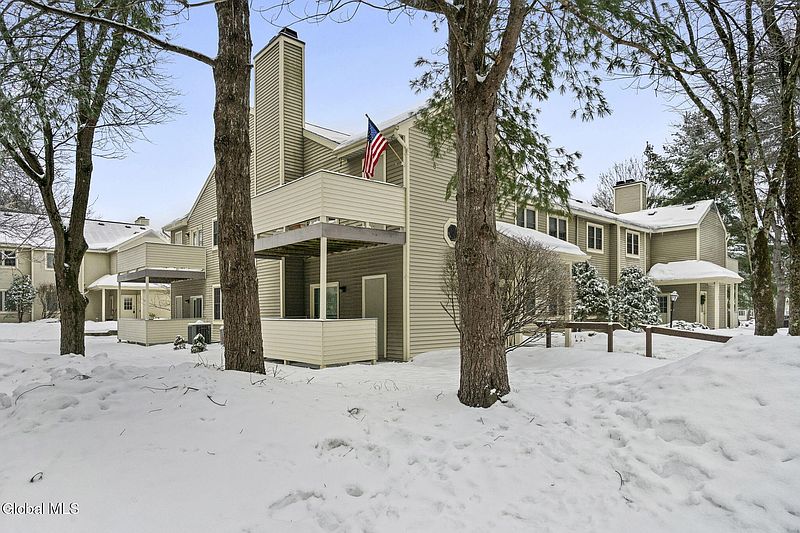 3rd image of 212 Monmouth Way