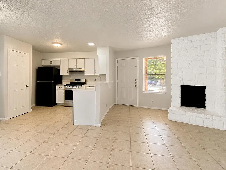2300 Cedrick Cv #B — Photo 12