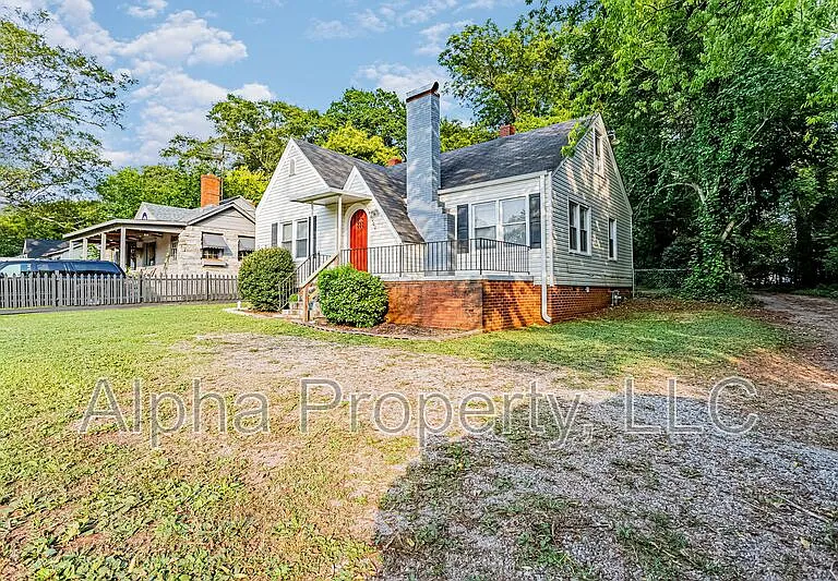 102 Harvard Dr — Photo 2