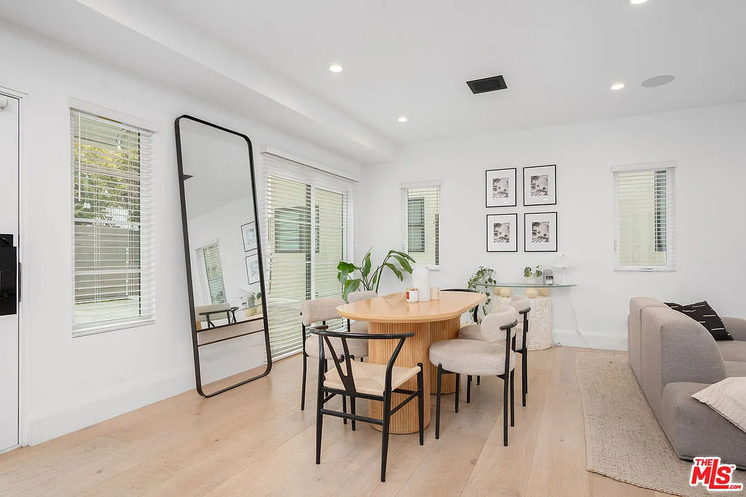 2 bed, 2.5 bath, 1400 sqft, $4,950 — Photo 3