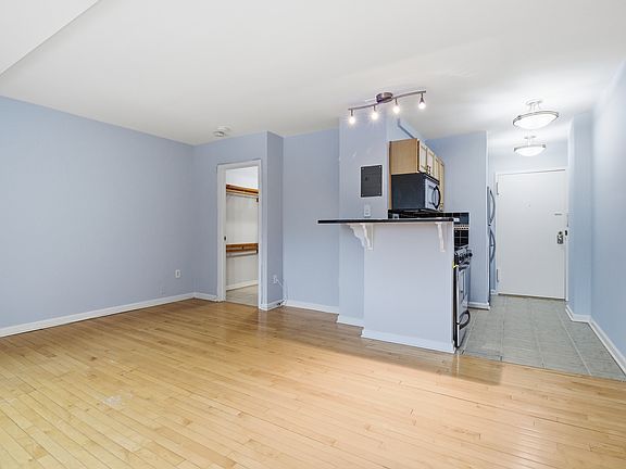 4th image of 1011 Arlington Blvd APT 502