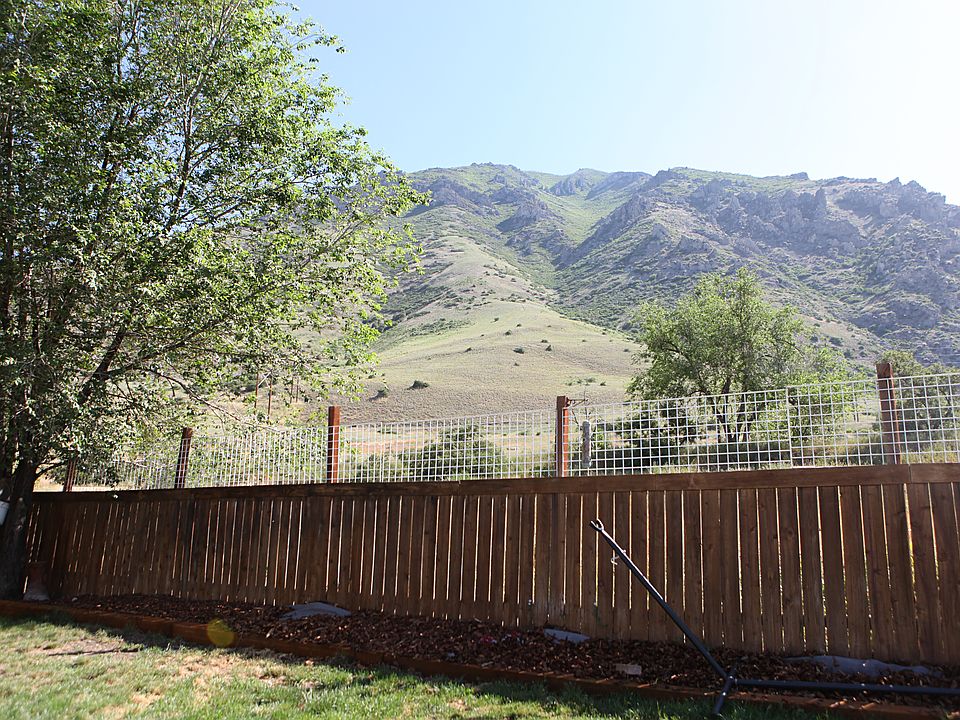 2nd image of 1332 N Millpond Dr