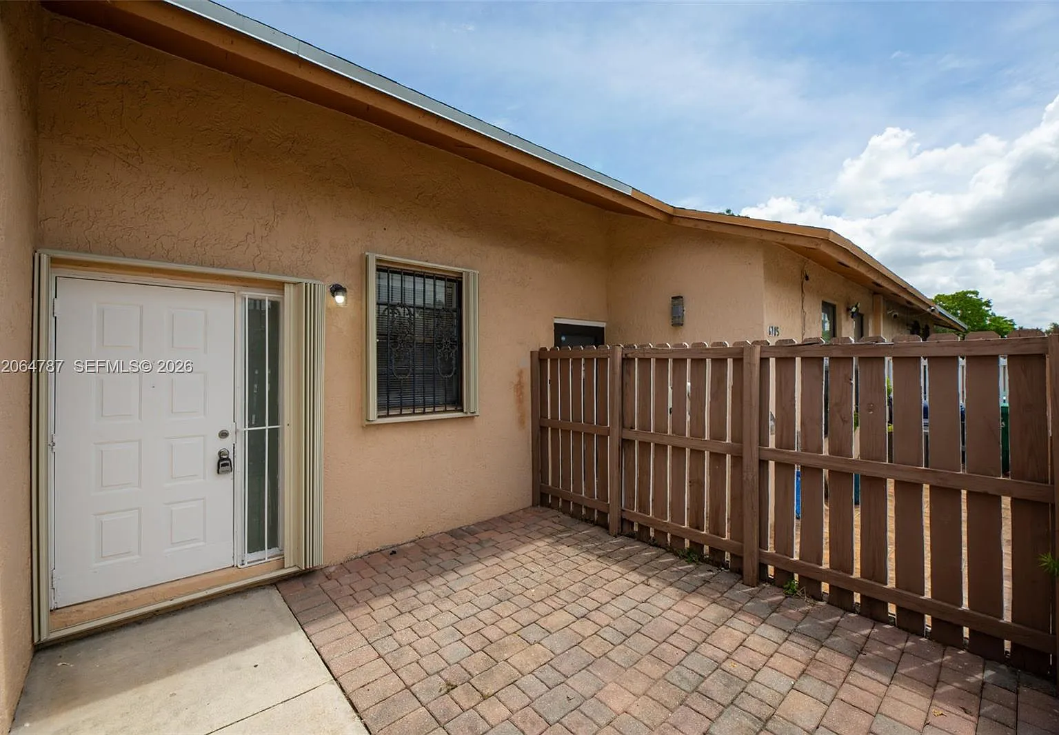 Country Lake Manors Townh — Photo 3
