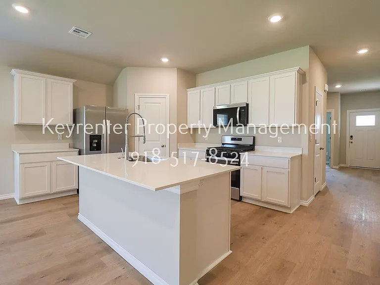 15610 S 75th East Ave — Photo 20