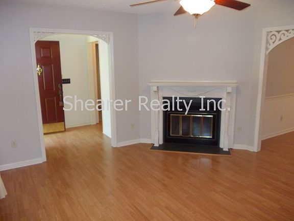 3rd image of 8323 Summerglen Cres