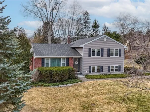 11 Gregory Lane, Loudonville, NY 12211