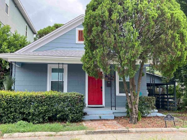 821 E De Leon St