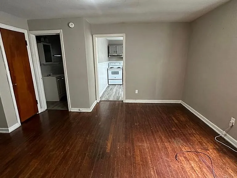 404 Maryland Ave — Photo 2