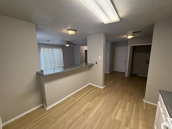 5th image of 208 Victoria Dr