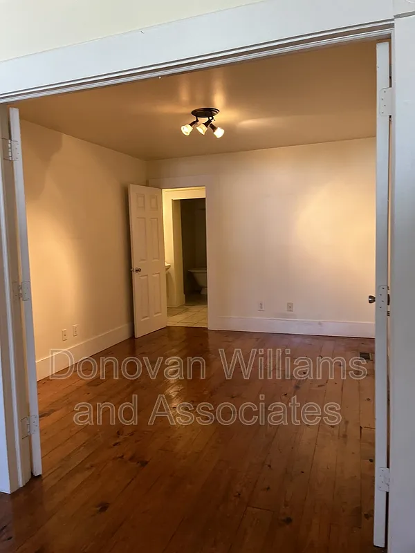 135 E Wilson Ave — Photo 4