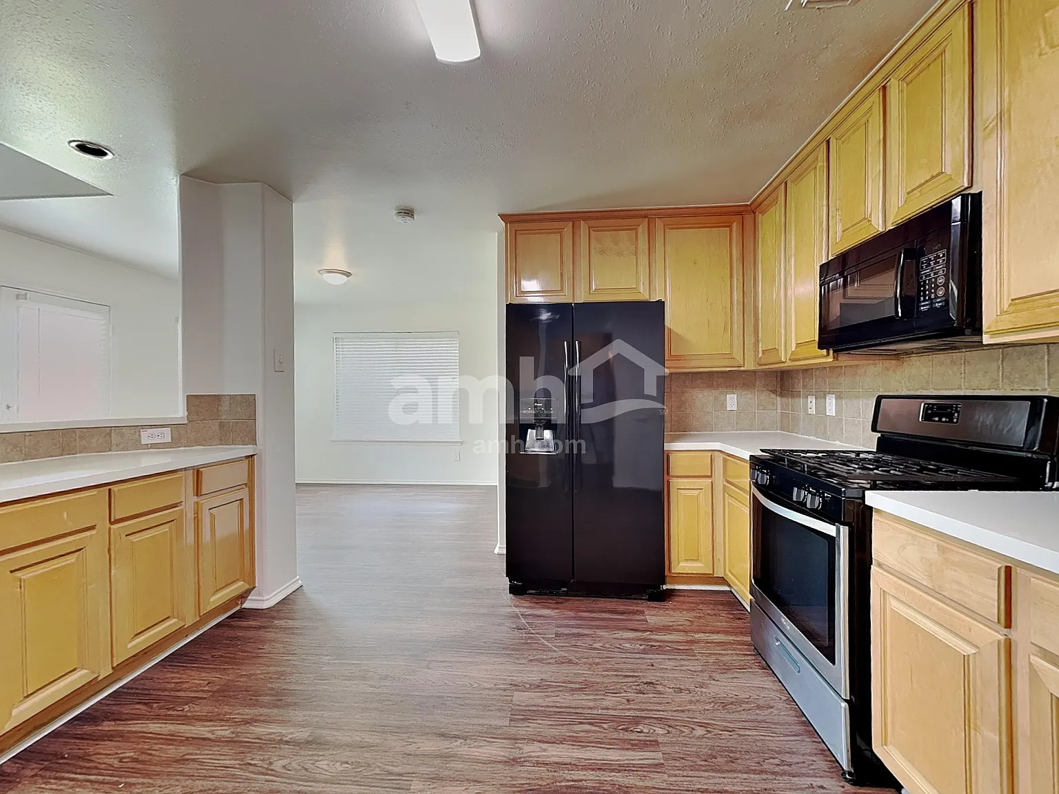 5 bed, 3.5 bath, 3054 sqft, $2,525 — Photo 3